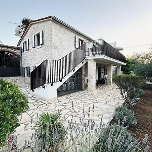 Koronsovac House With 4 Apartament
